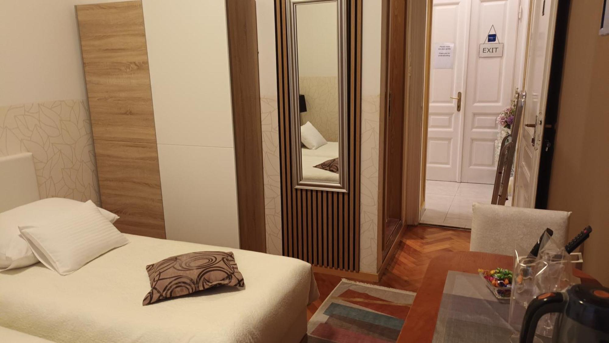 Guesthouse Vrlic Split Exterior photo