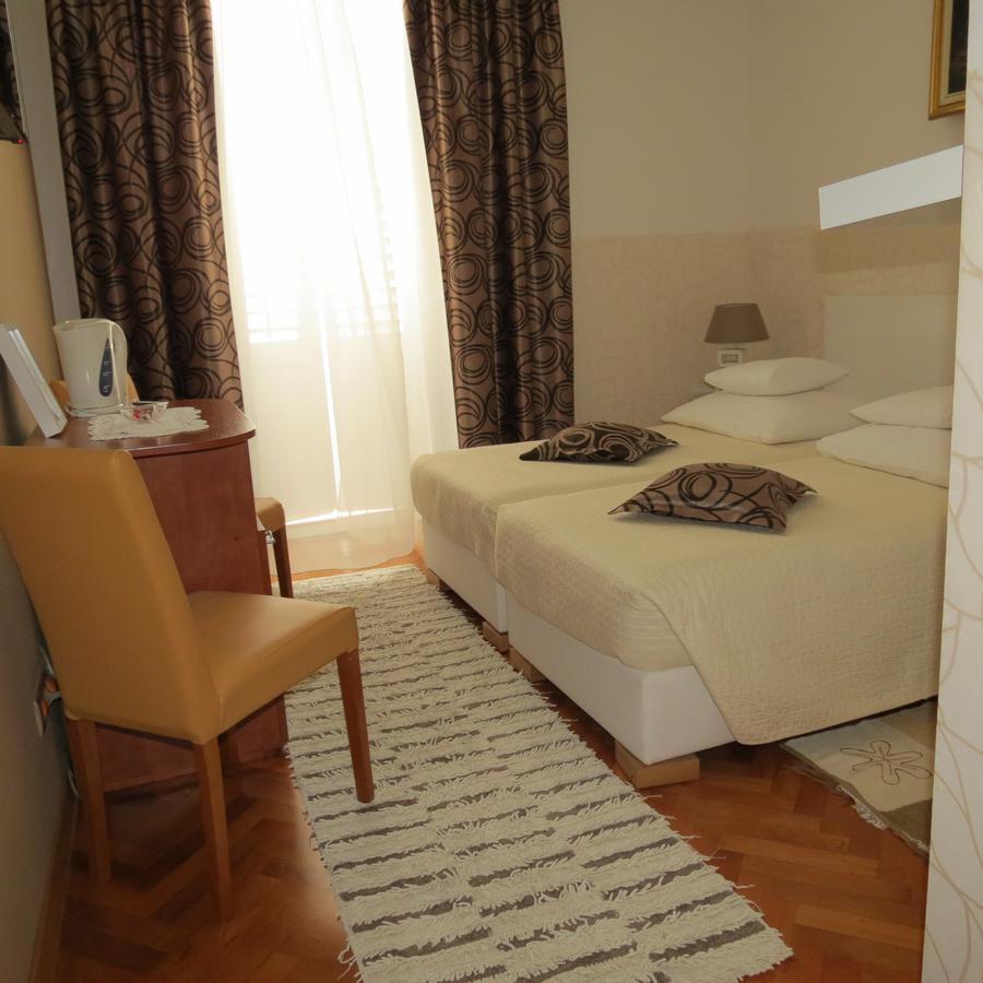 Guesthouse Vrlic Split Exterior photo